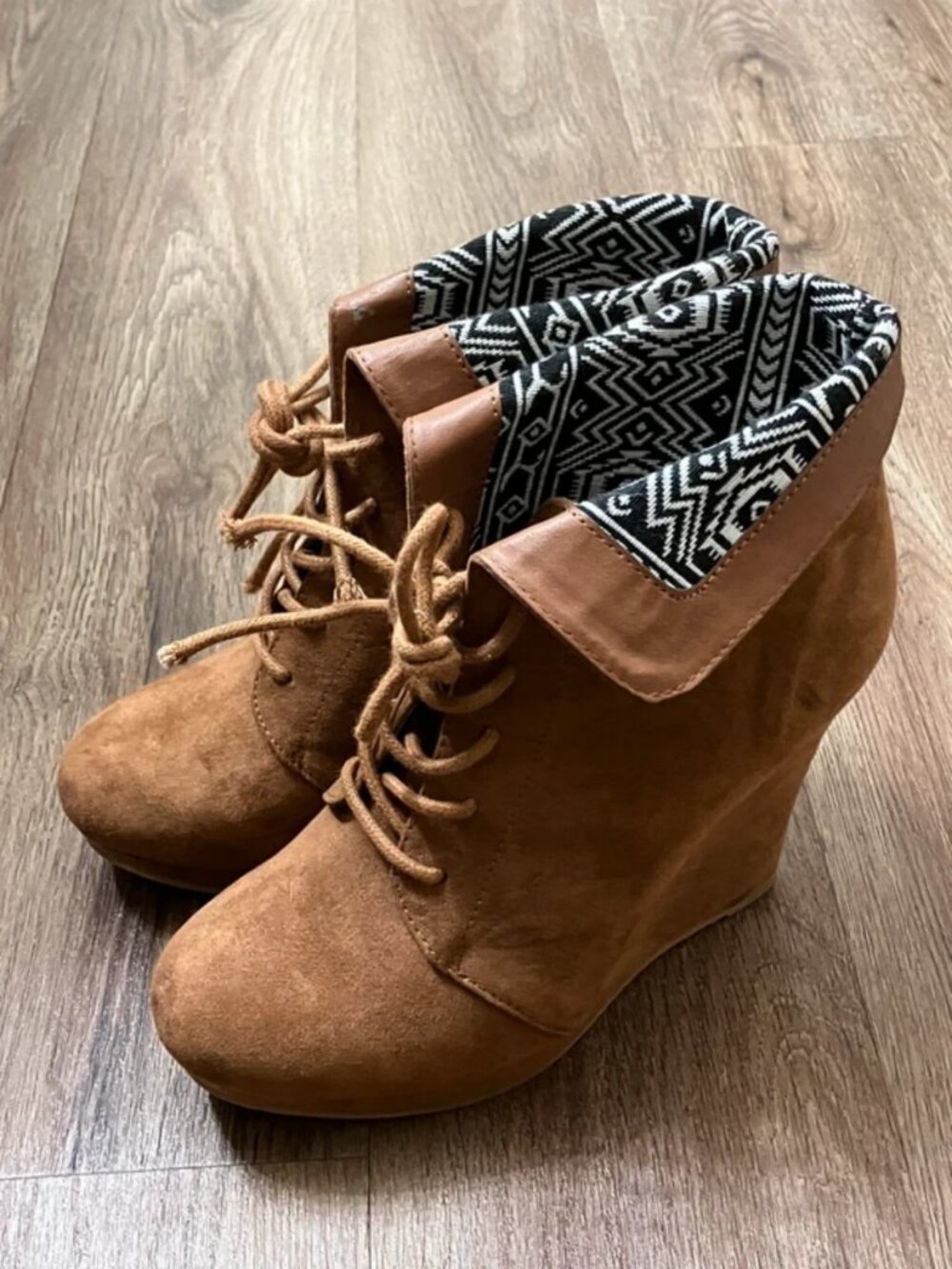 Shi by Journeys Tan Wedge Booties Faux Suede Size 6 1/2 Southwestern Design Fold